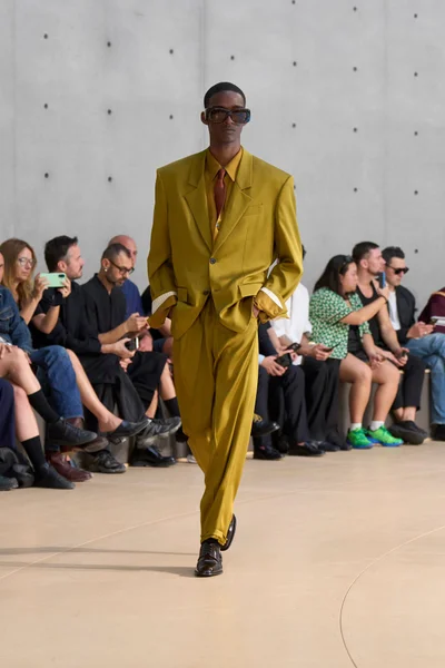 Look 2